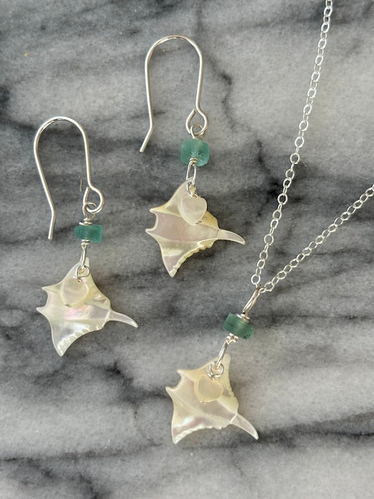 New! Manta ray earrings and necklace with green glass love